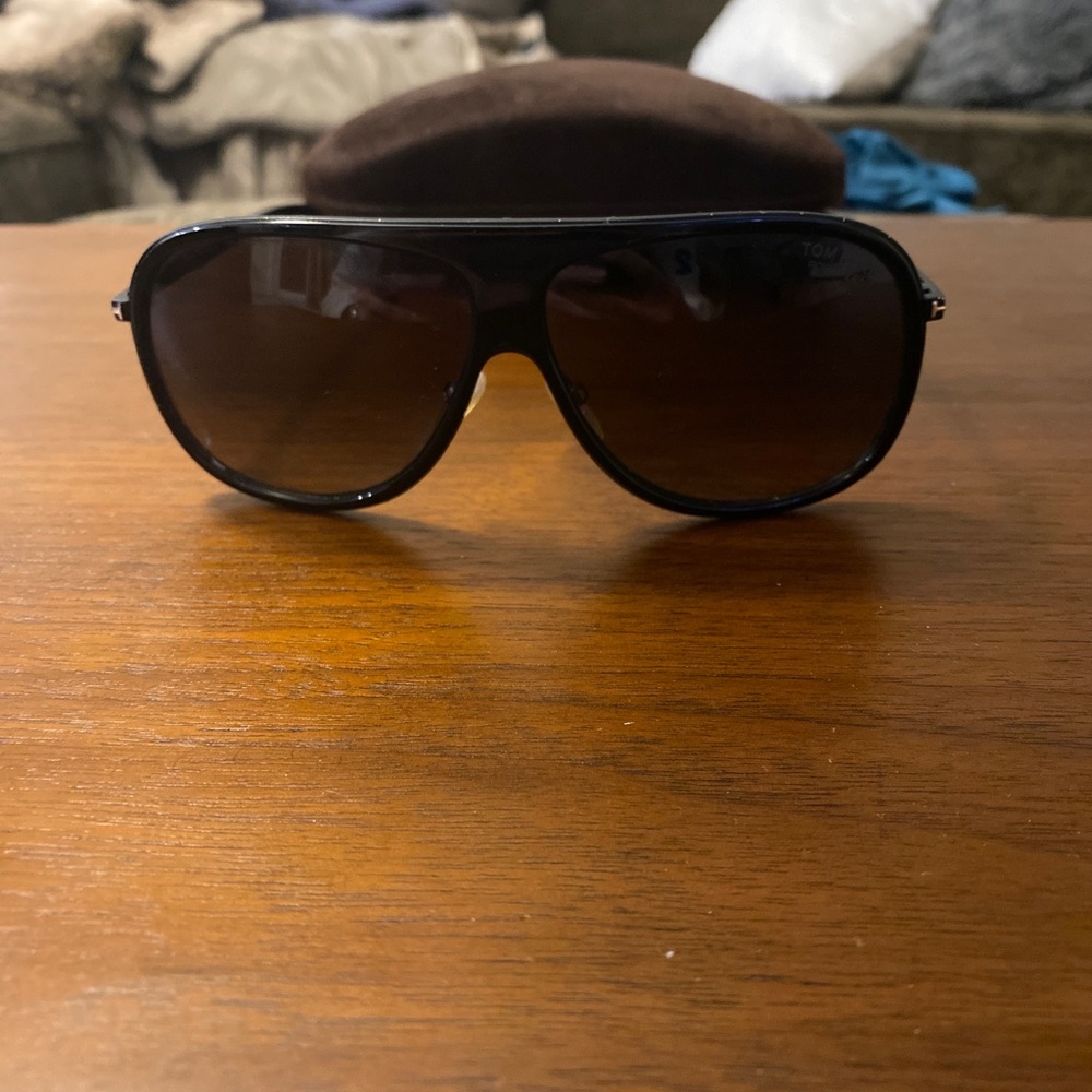 Black Tom goes oversized sunglasses